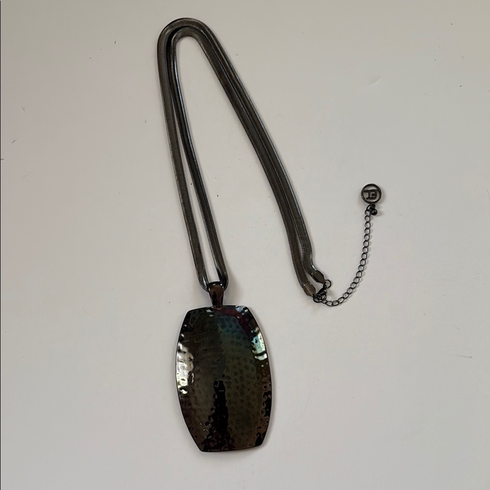 Elegant Black Pendant Necklace